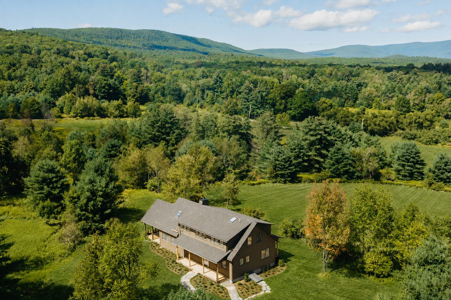 Hemlock House — 2,997 sqft new construction home on 7.5 acres in Kerhonkson, NY by Plum Design Group, facing the Catskills