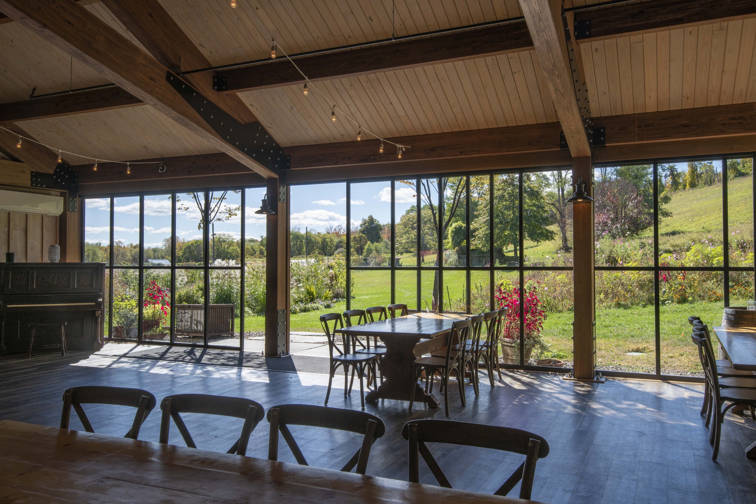 Red Maple Vineyard — living space