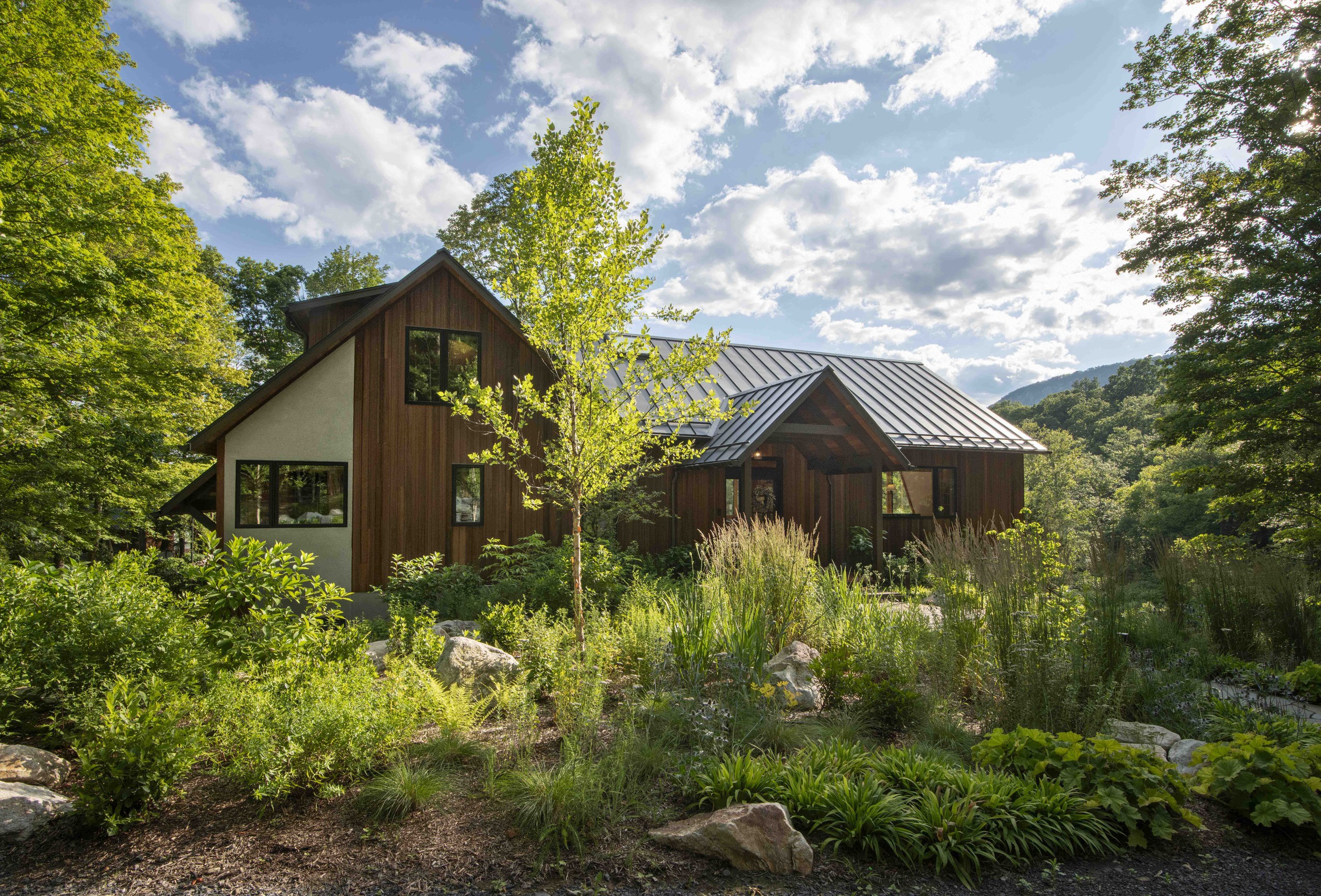 Undercliff Lake — 4,100 sqft renovation home in Gardiner, NY by Plum Design Group, sited in the foothills of the Shawangunk Ridge